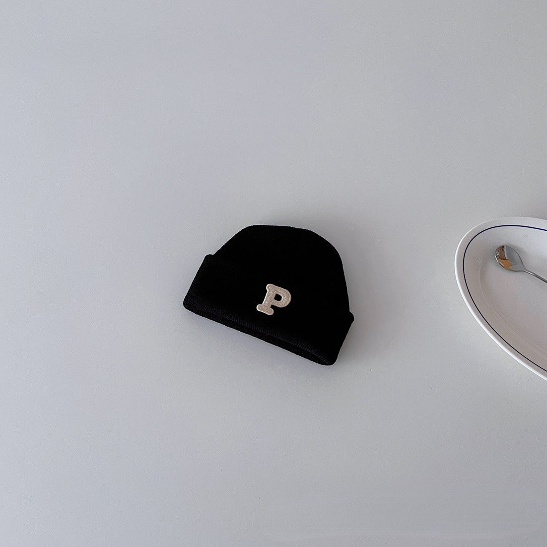 Wholesale Acrylic Simple Letter P Knitted Cap